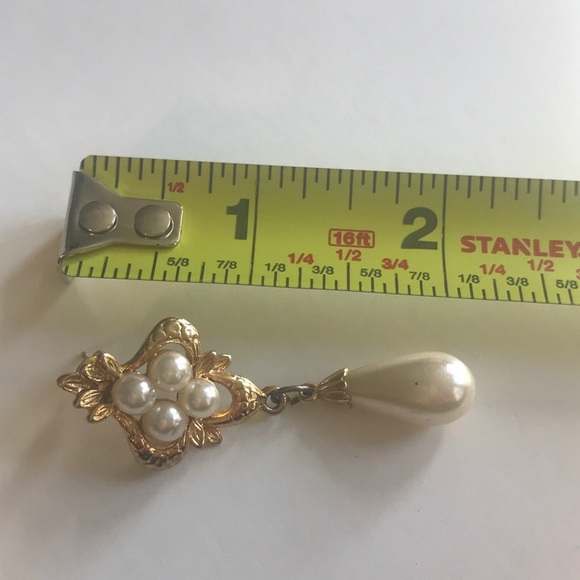 Vintage 1980s Ornate Tear Drop Pearl and Gold tone Dangle Earrings - Picture 5 of 9